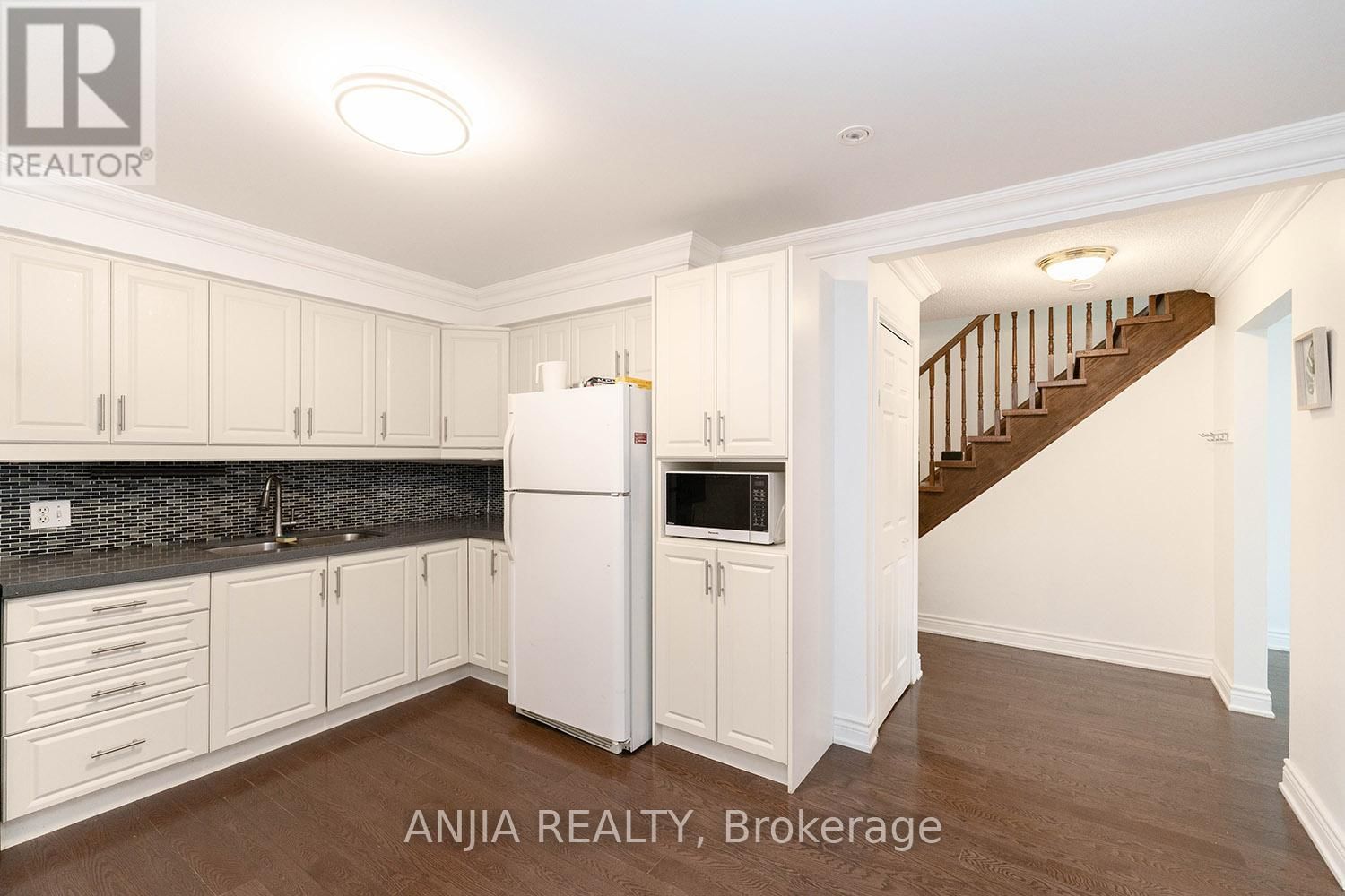 19 DUNBAR CRESCENT Image 20