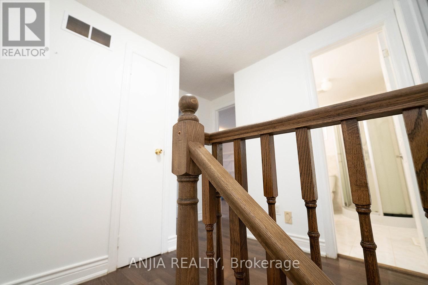 19 DUNBAR CRESCENT Image 22