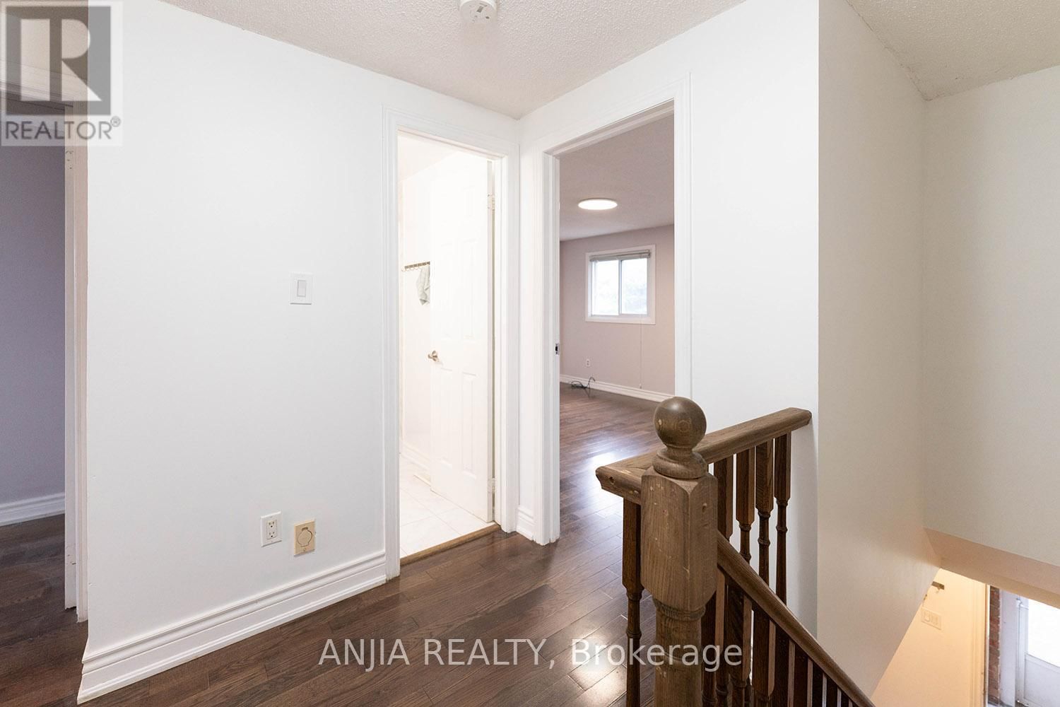 19 DUNBAR CRESCENT Image 23