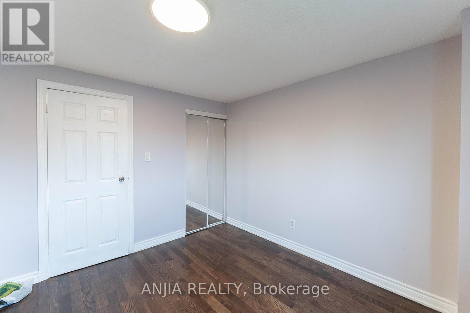 19 DUNBAR CRESCENT Image 30