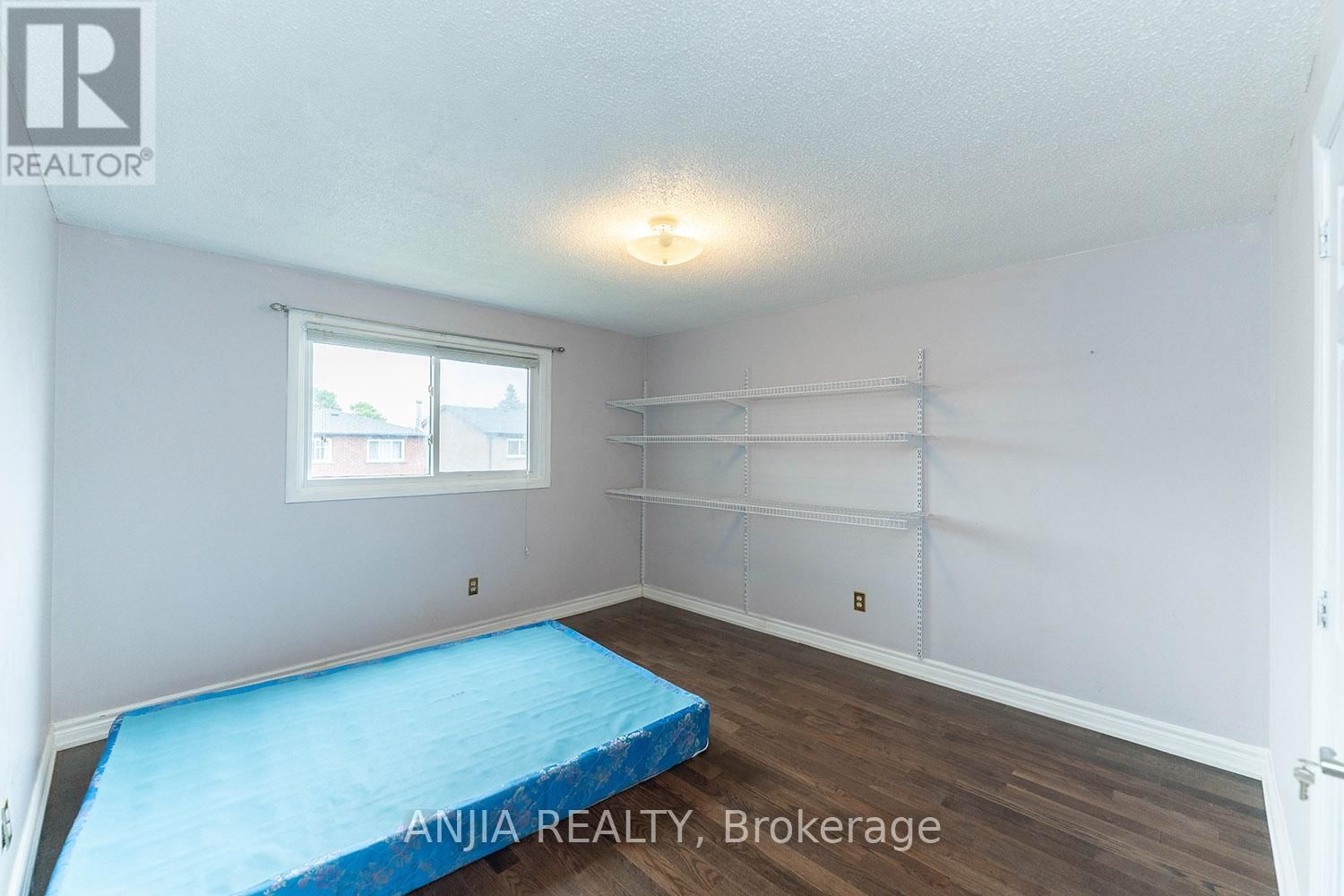 19 DUNBAR CRESCENT Image 31