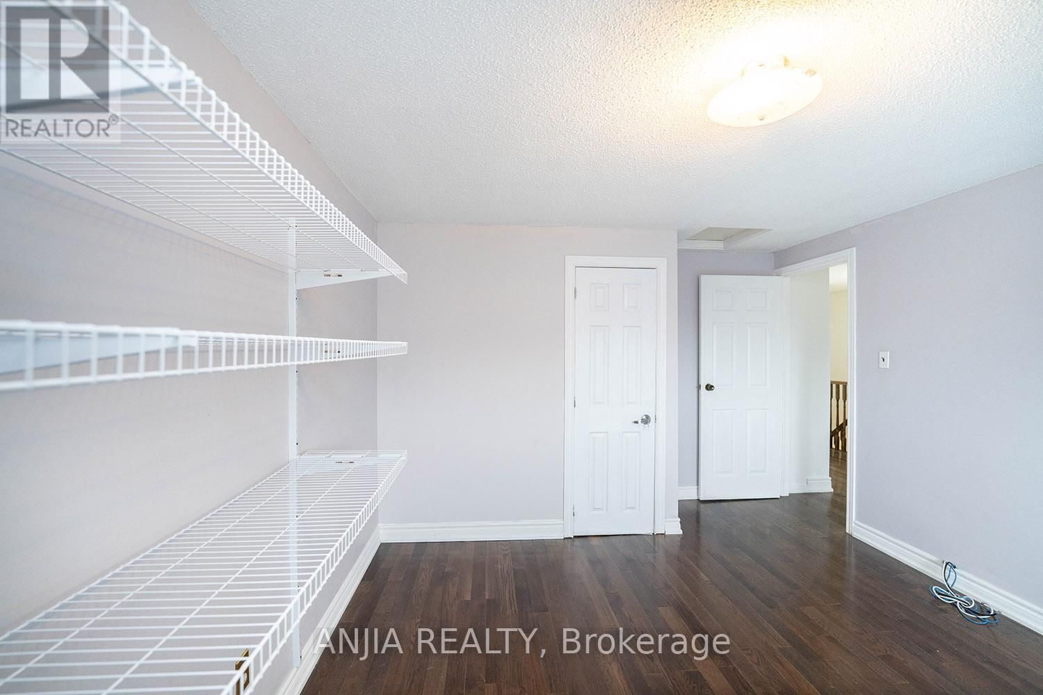 19 DUNBAR CRESCENT Image 33