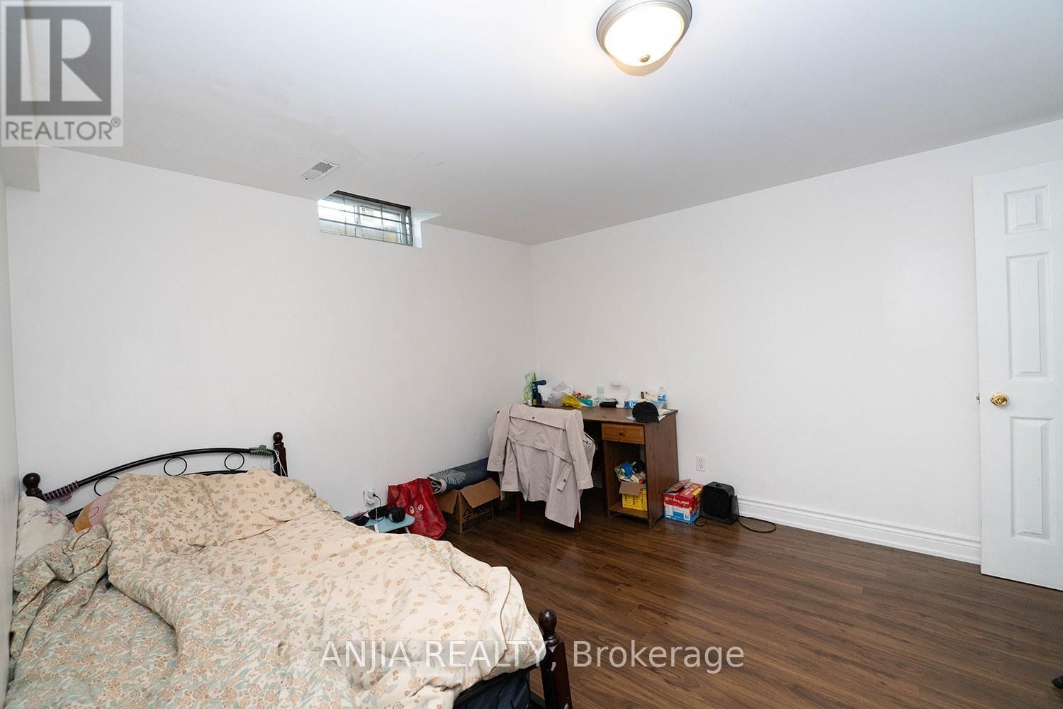 19 DUNBAR CRESCENT Image 35
