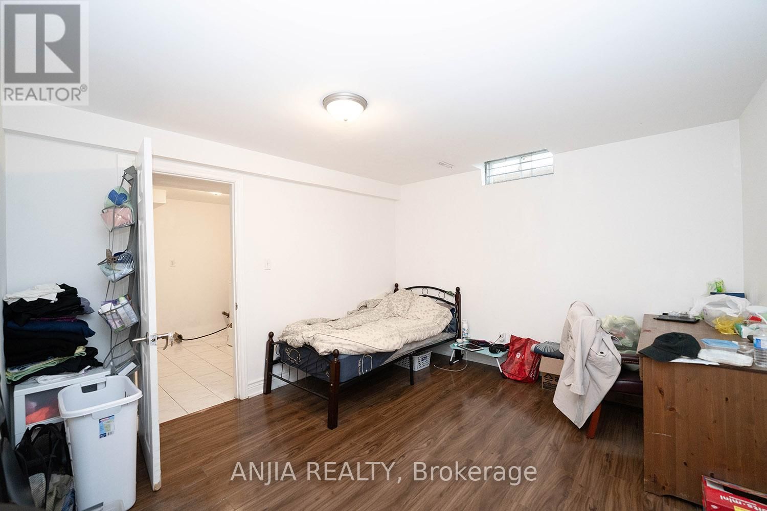 19 DUNBAR CRESCENT Image 36
