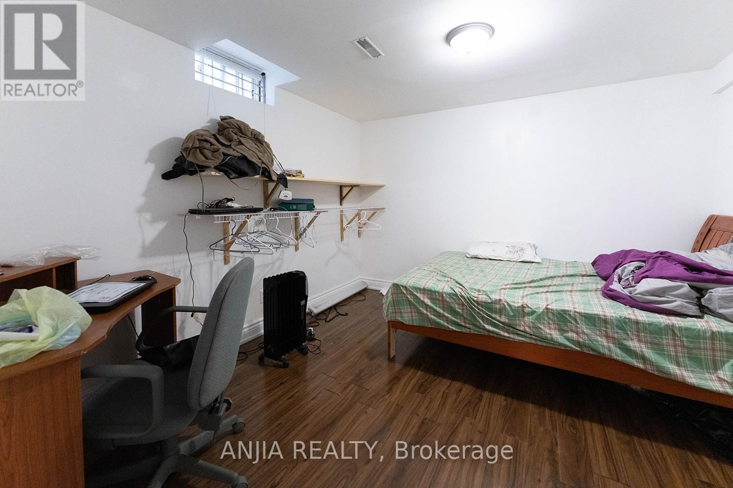 19 DUNBAR CRESCENT Image 37