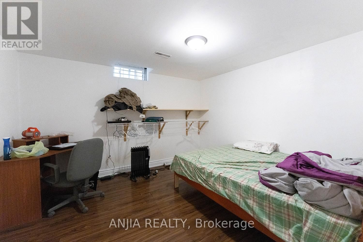 19 DUNBAR CRESCENT Image 38