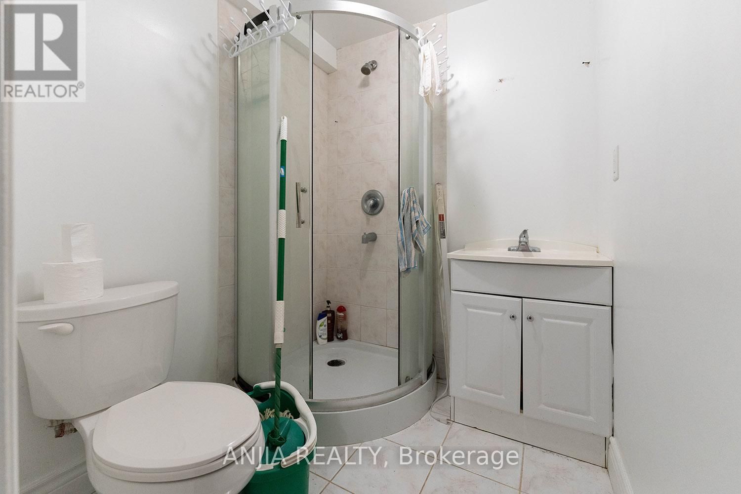 19 DUNBAR CRESCENT Image 39