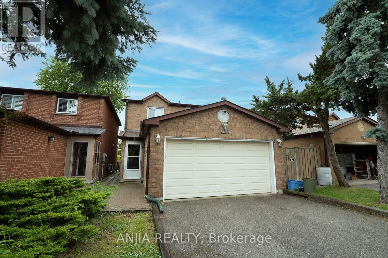 19 DUNBAR CRESCENT Image 4