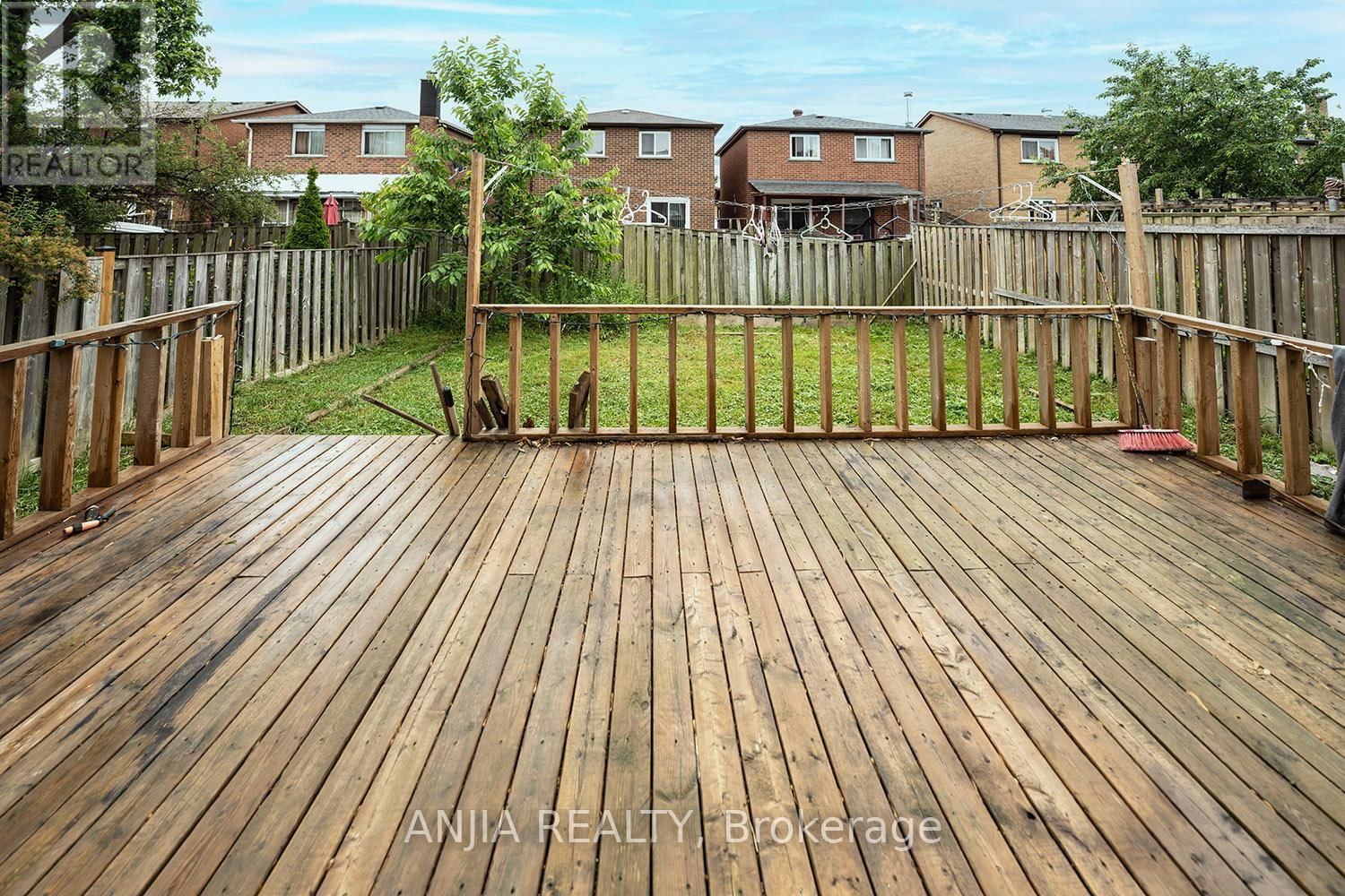 19 DUNBAR CRESCENT Image 46