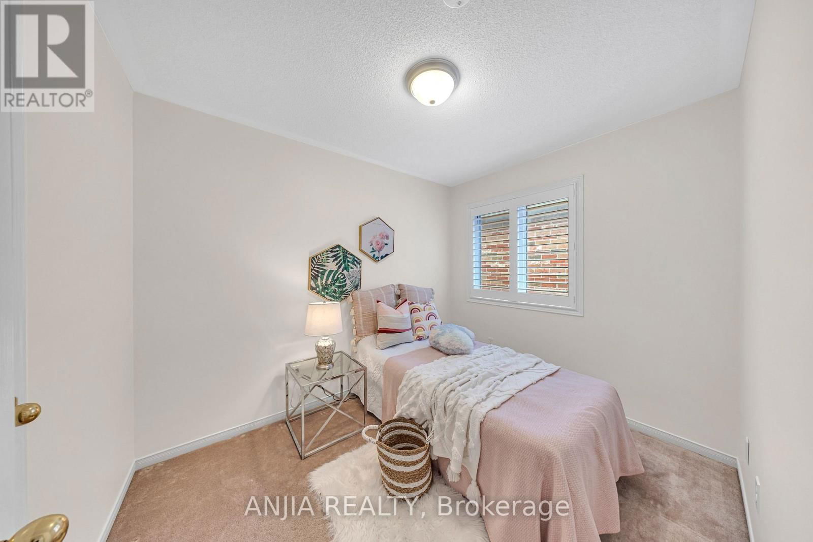 34 HORN STREET Image 18