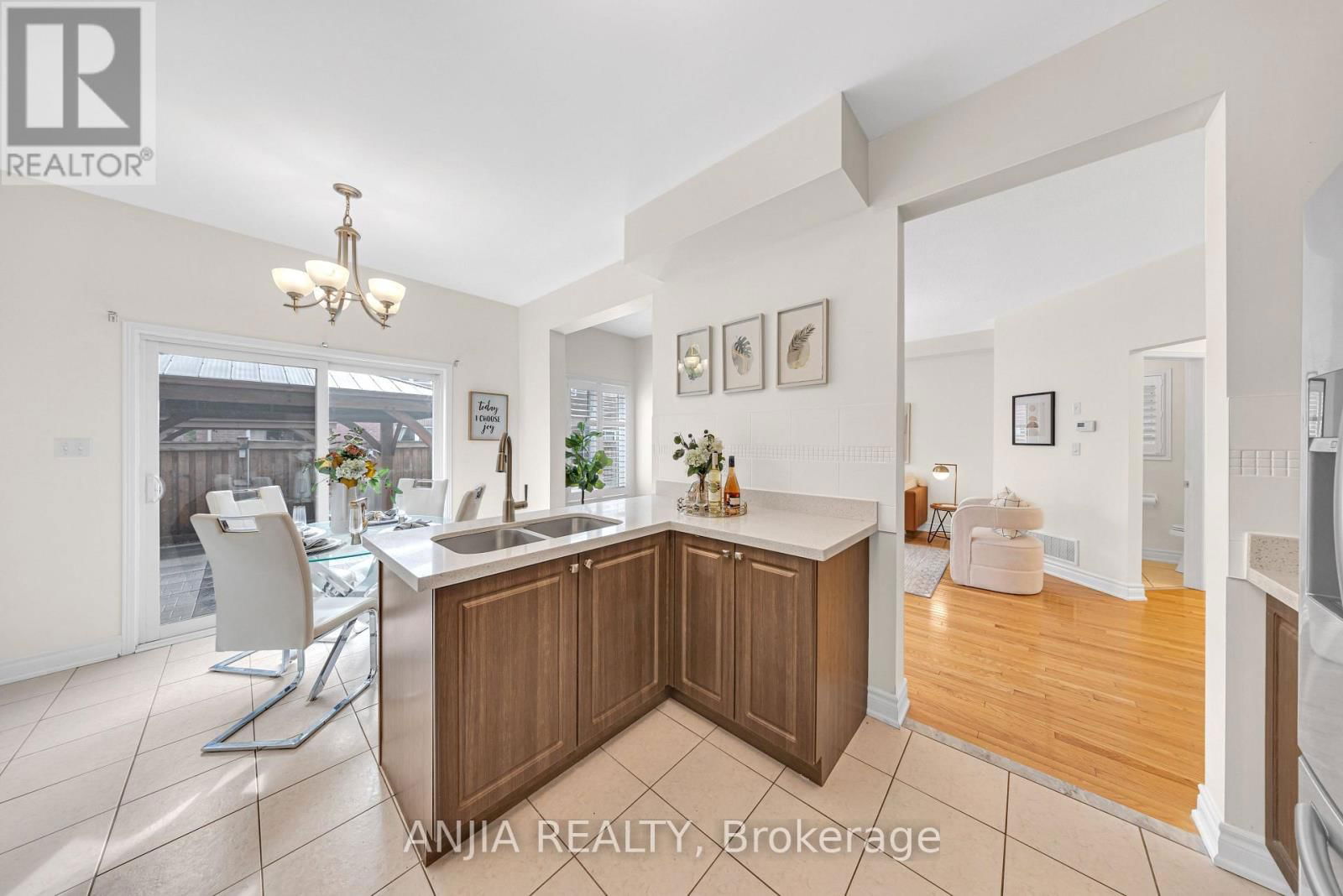 34 HORN STREET Image 8