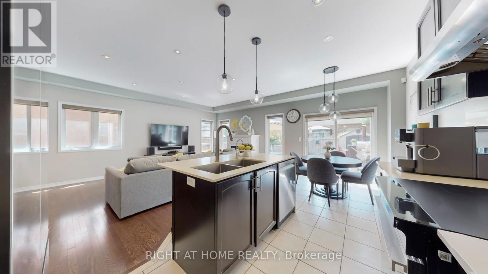 92 WATERLILY TRAIL Image 13