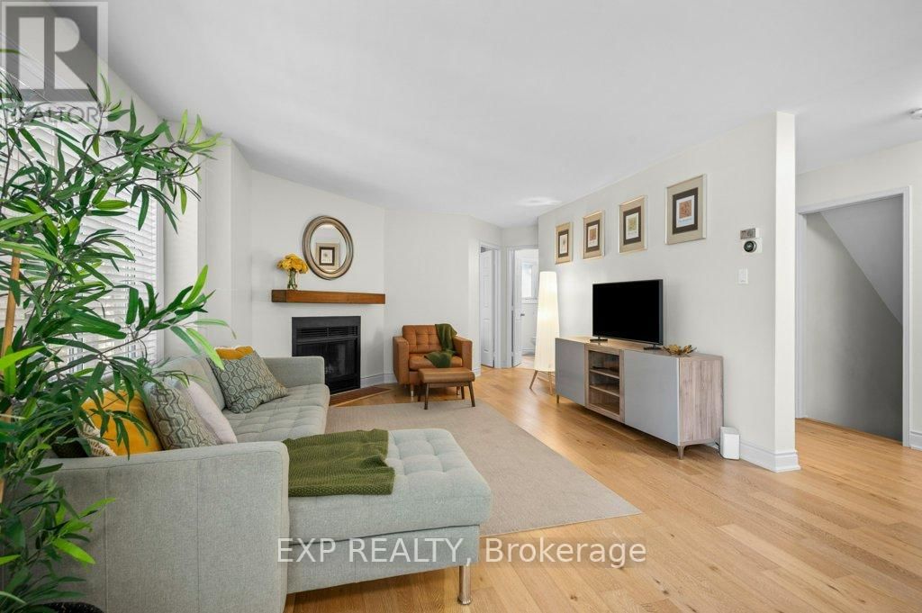 87 ROYAL AMBER CRESCENT Image 19