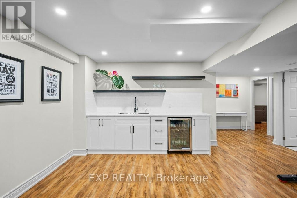 87 ROYAL AMBER CRESCENT Image 33
