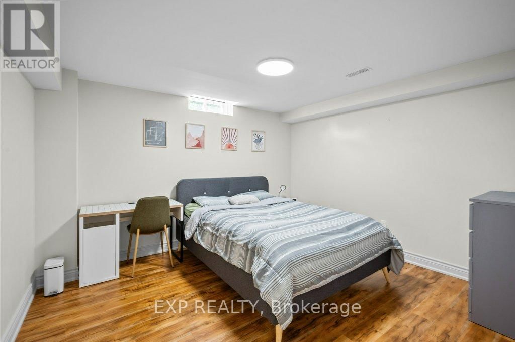 87 ROYAL AMBER CRESCENT Image 34