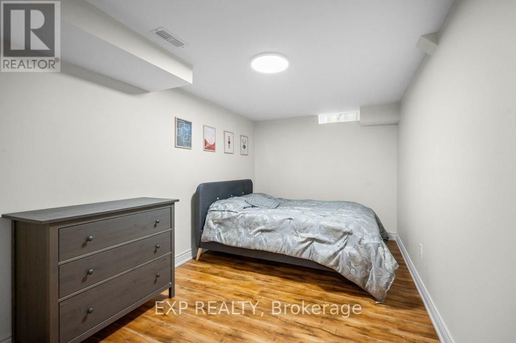 87 ROYAL AMBER CRESCENT Image 35