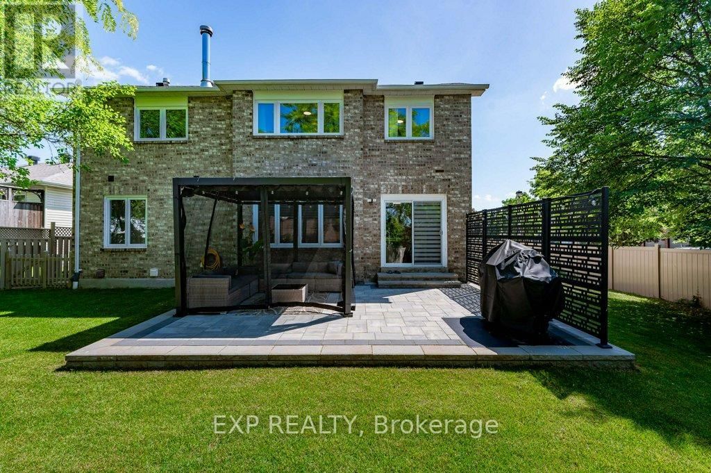 87 ROYAL AMBER CRESCENT Image 37