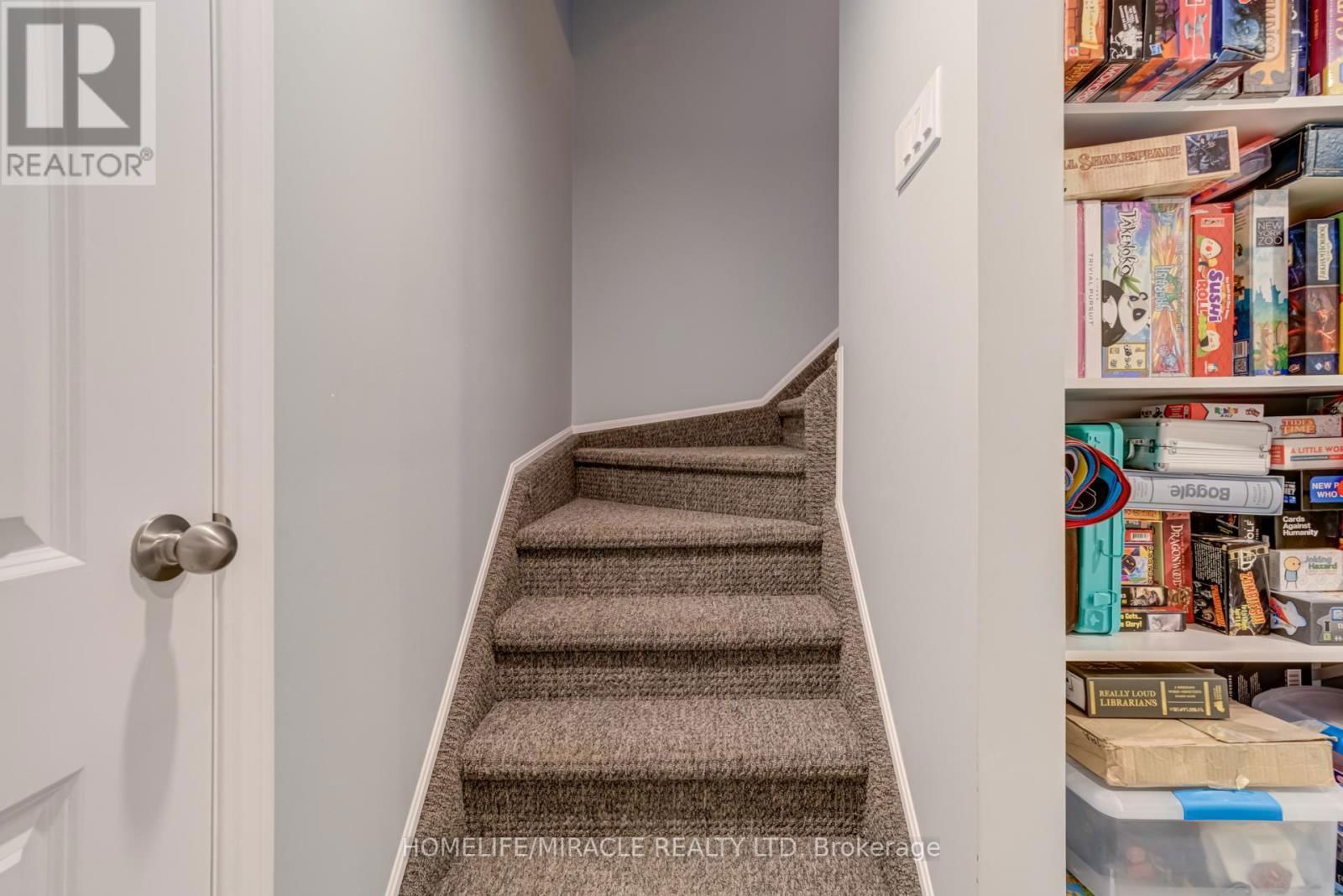 62 HOARD AVENUE NORTH Image 32