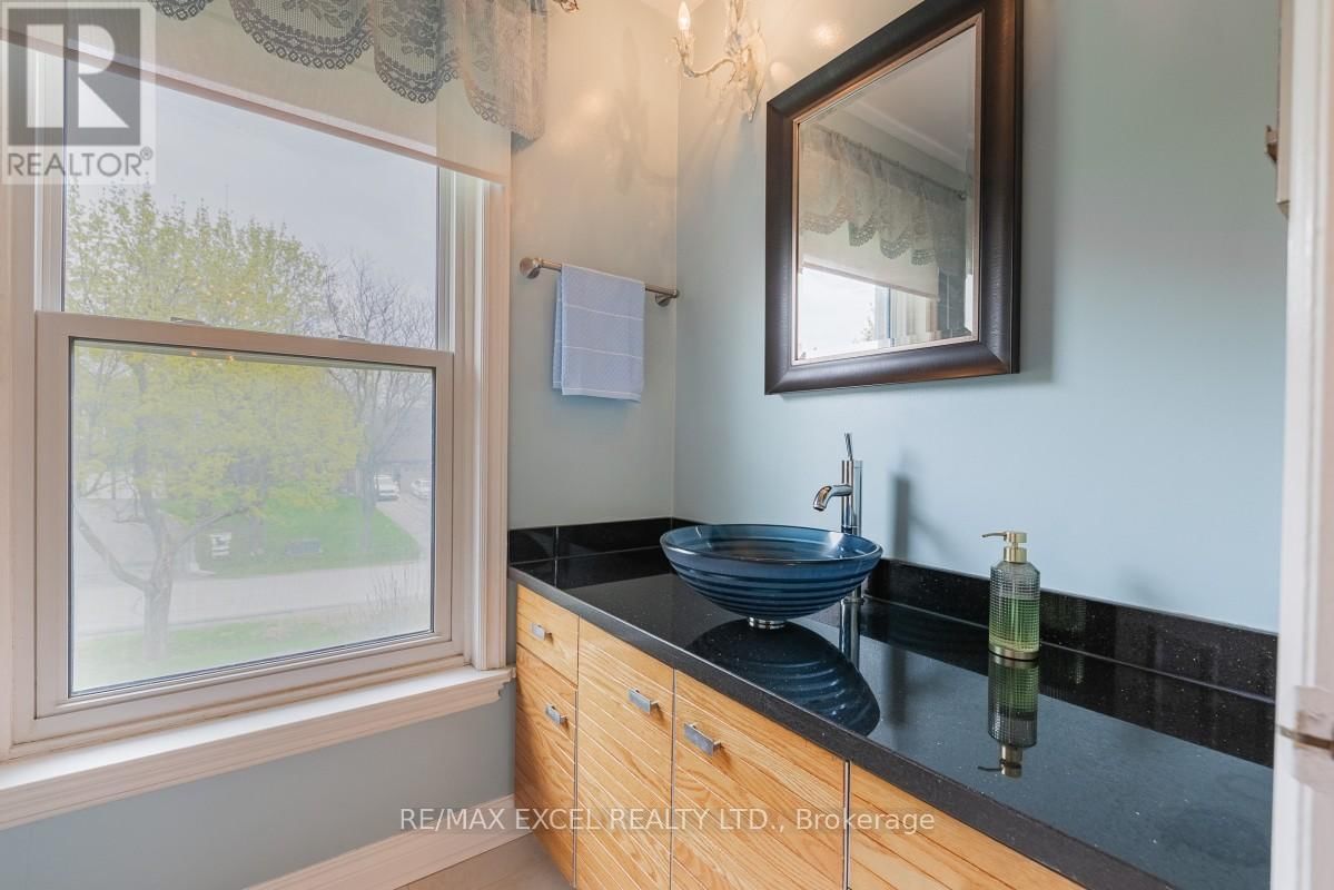 8 BOYD COURT Image 21