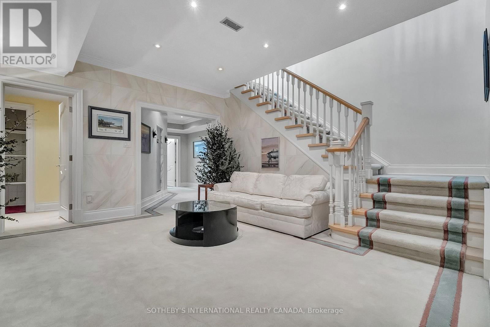 48 OLD PARK LANE Image 35