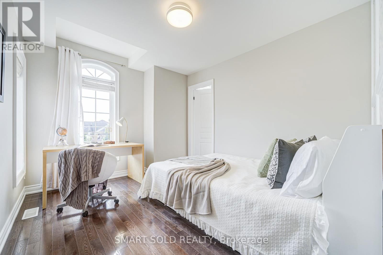 29 MAGDALAN CRESCENT Image 36