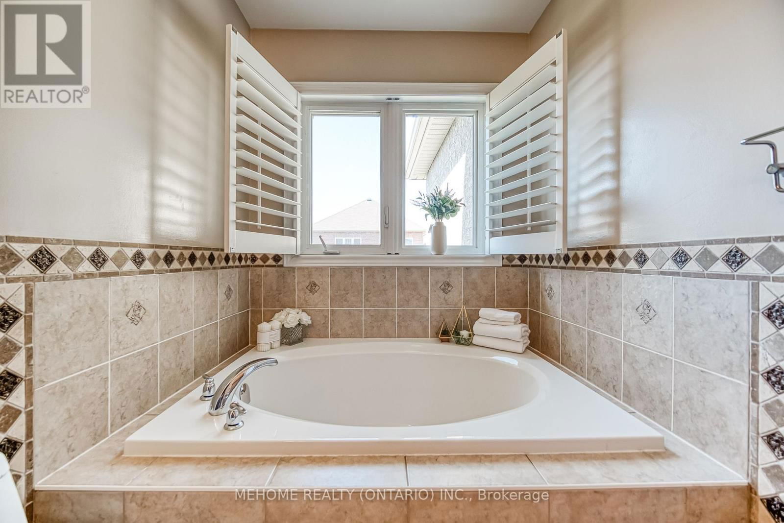 100 IAN BARON AVENUE Image 32