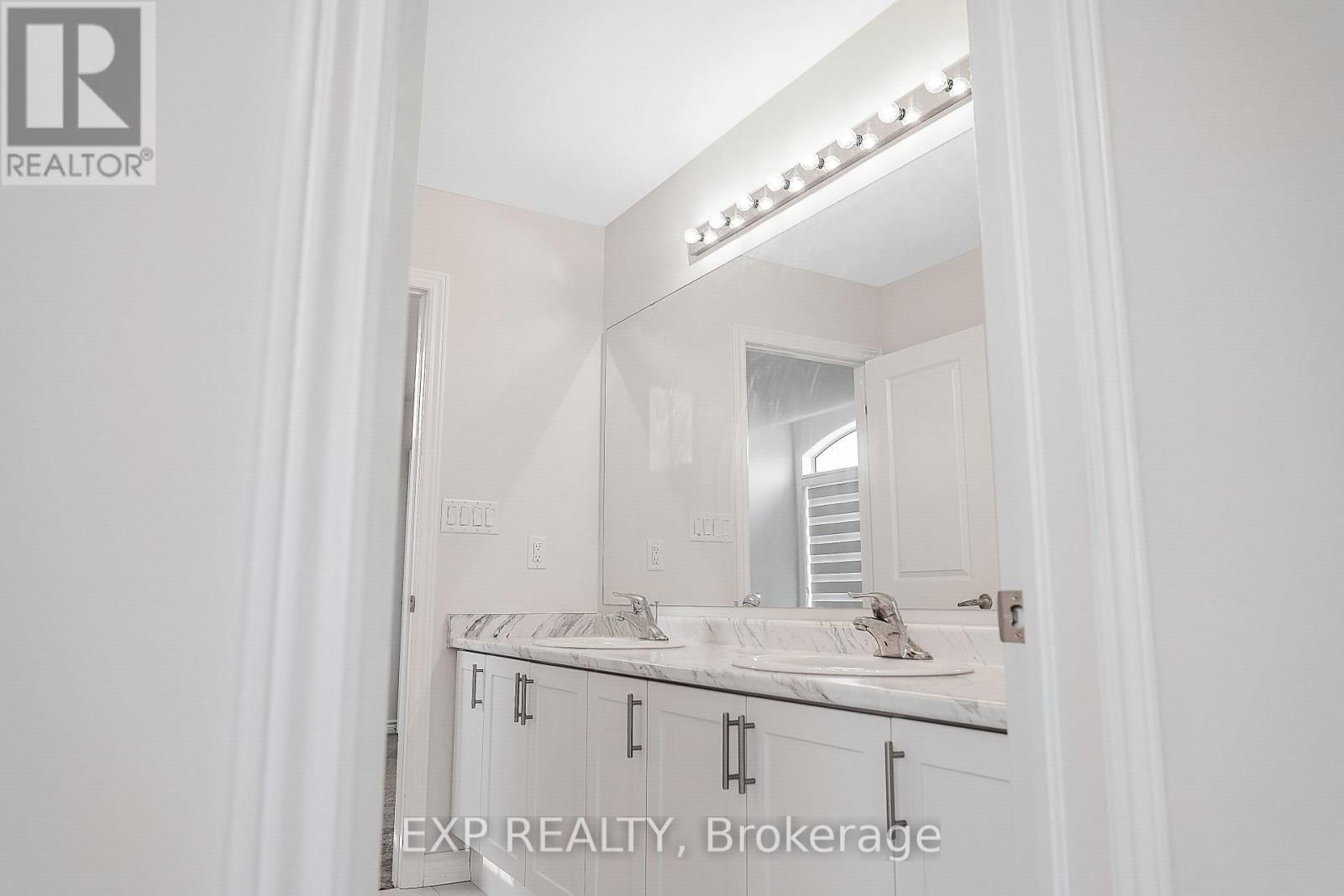 1120 WICKHAM ROAD Image 38