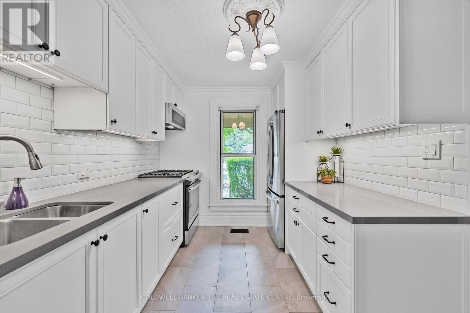 411 MILLARD AVENUE Image 12