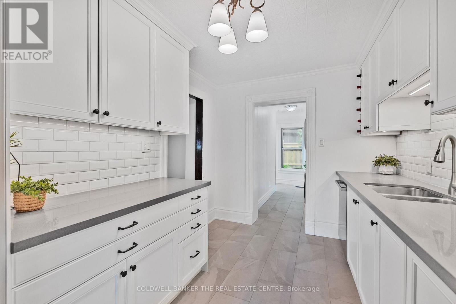 411 MILLARD AVENUE Image 13