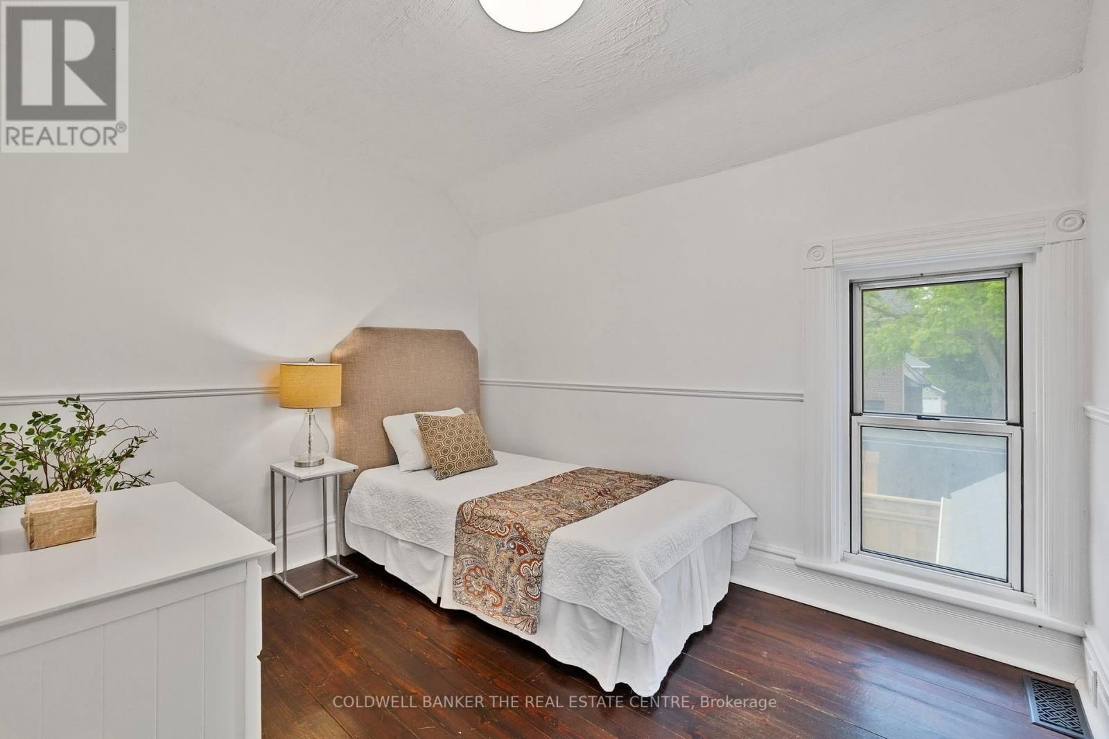 411 MILLARD AVENUE Image 19