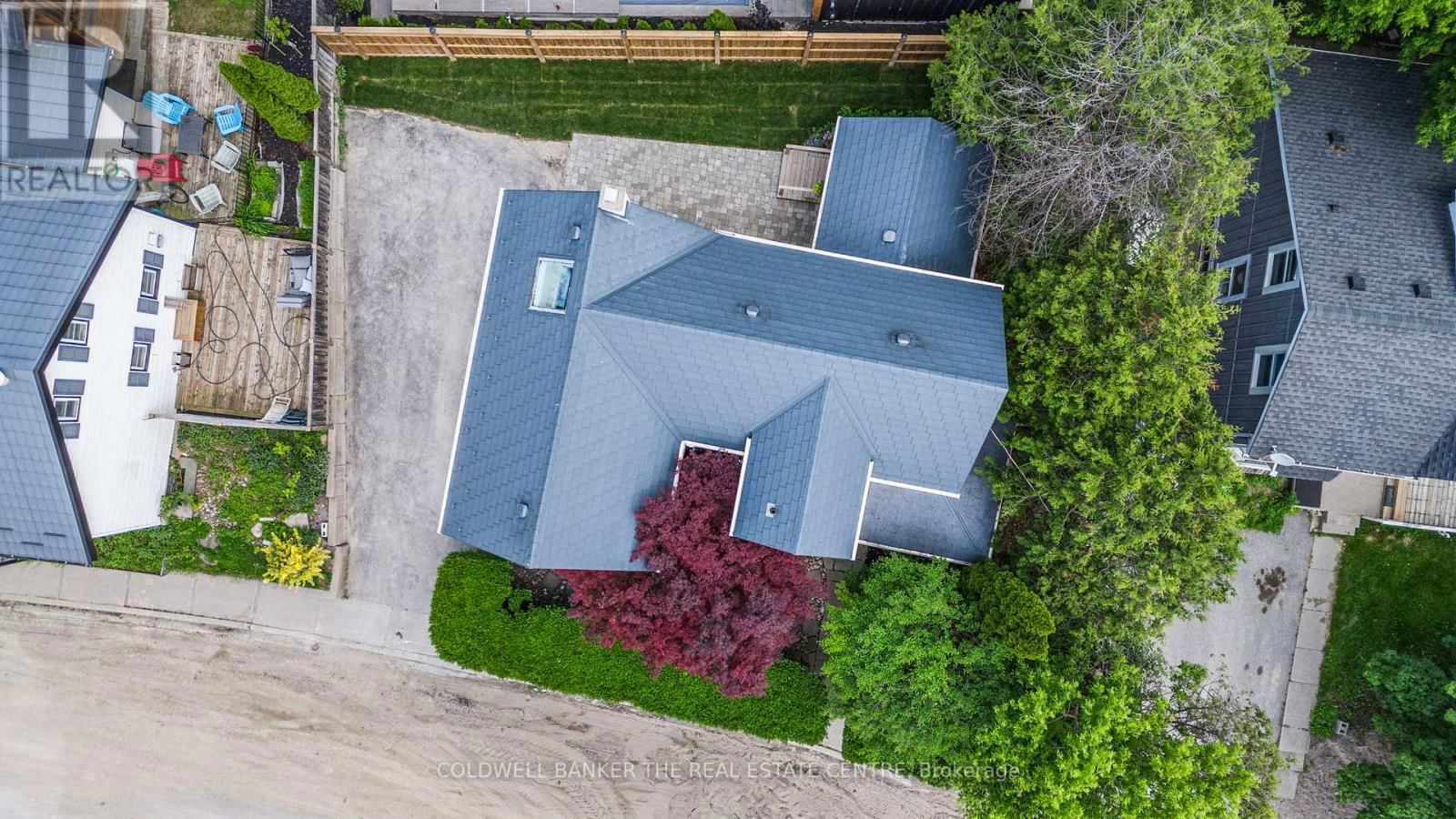 411 MILLARD AVENUE Image 26