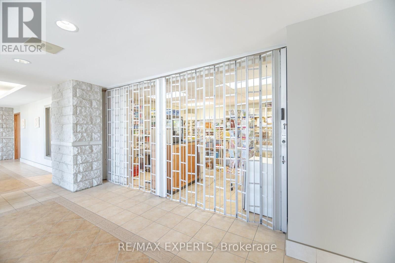 216 - 2502 RUTHERFORD ROAD Image 47