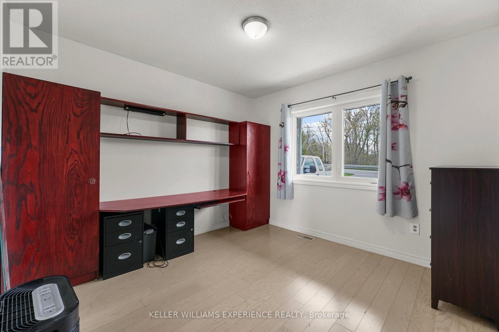 190 CENTRE STREET Image 16