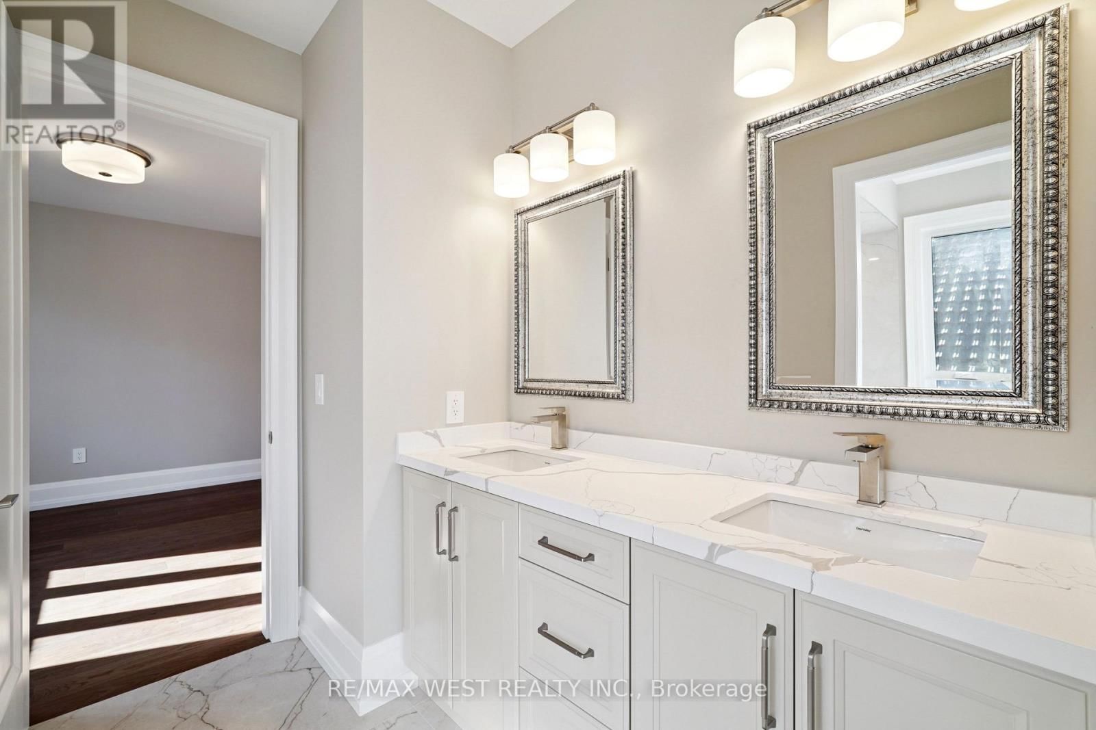 29 W DYKIE COURT Image 19