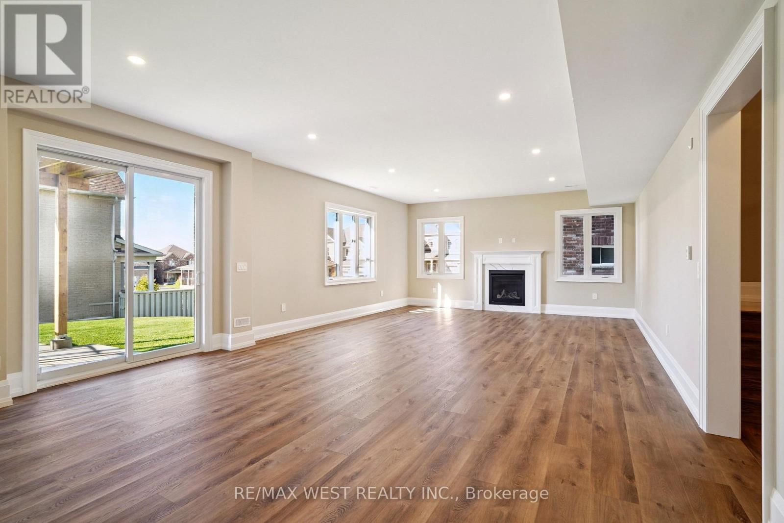 29 W DYKIE COURT Image 27