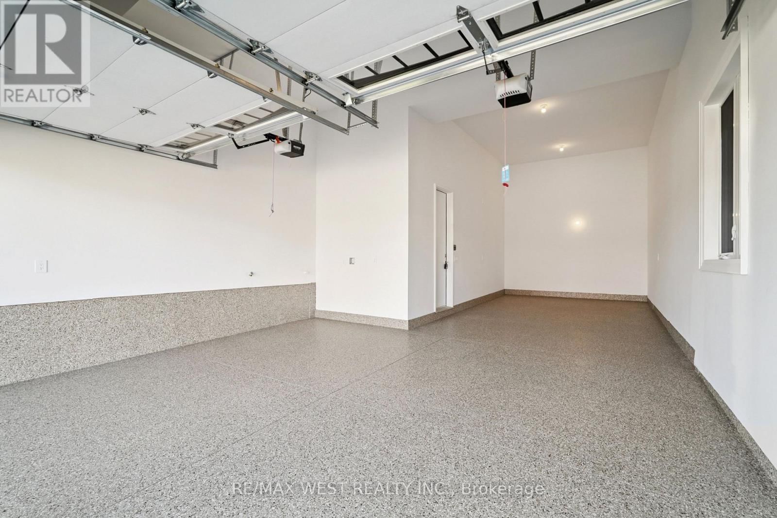 29 W DYKIE COURT Image 31