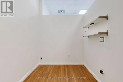 Image #1 of Commercial for Sale at Bathurst, Newmarket , Ontario