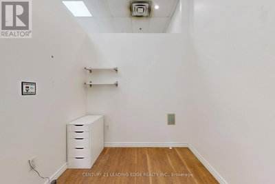 Image #1 of Commercial for Sale at Bathurst, Newmarket , Ontario