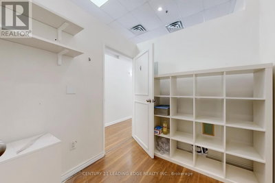 Image #1 of Commercial for Sale at Bathurst, Newmarket , Ontario