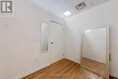 Image #1 of Commercial for Sale at Bathurst, Newmarket , Ontario