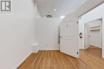 Image #1 of Commercial for Sale at Bathurst, Newmarket , Ontario