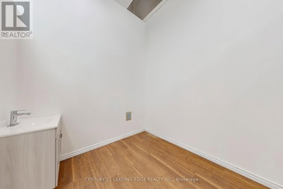 Image #1 of Commercial for Sale at Bathurst, Newmarket , Ontario