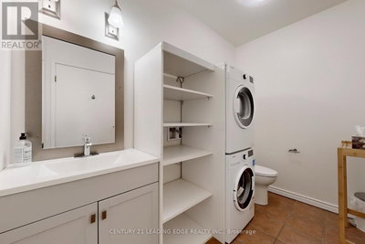 Image #1 of Commercial for Sale at Bathurst, Newmarket , Ontario