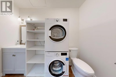 Image #1 of Commercial for Sale at Bathurst, Newmarket , Ontario