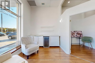 Image #1 of Commercial for Sale at Bathurst, Newmarket , Ontario