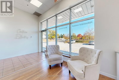 Image #1 of Commercial for Sale at Bathurst, Newmarket , Ontario