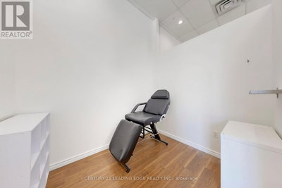 Image #1 of Commercial for Sale at Bathurst, Newmarket , Ontario