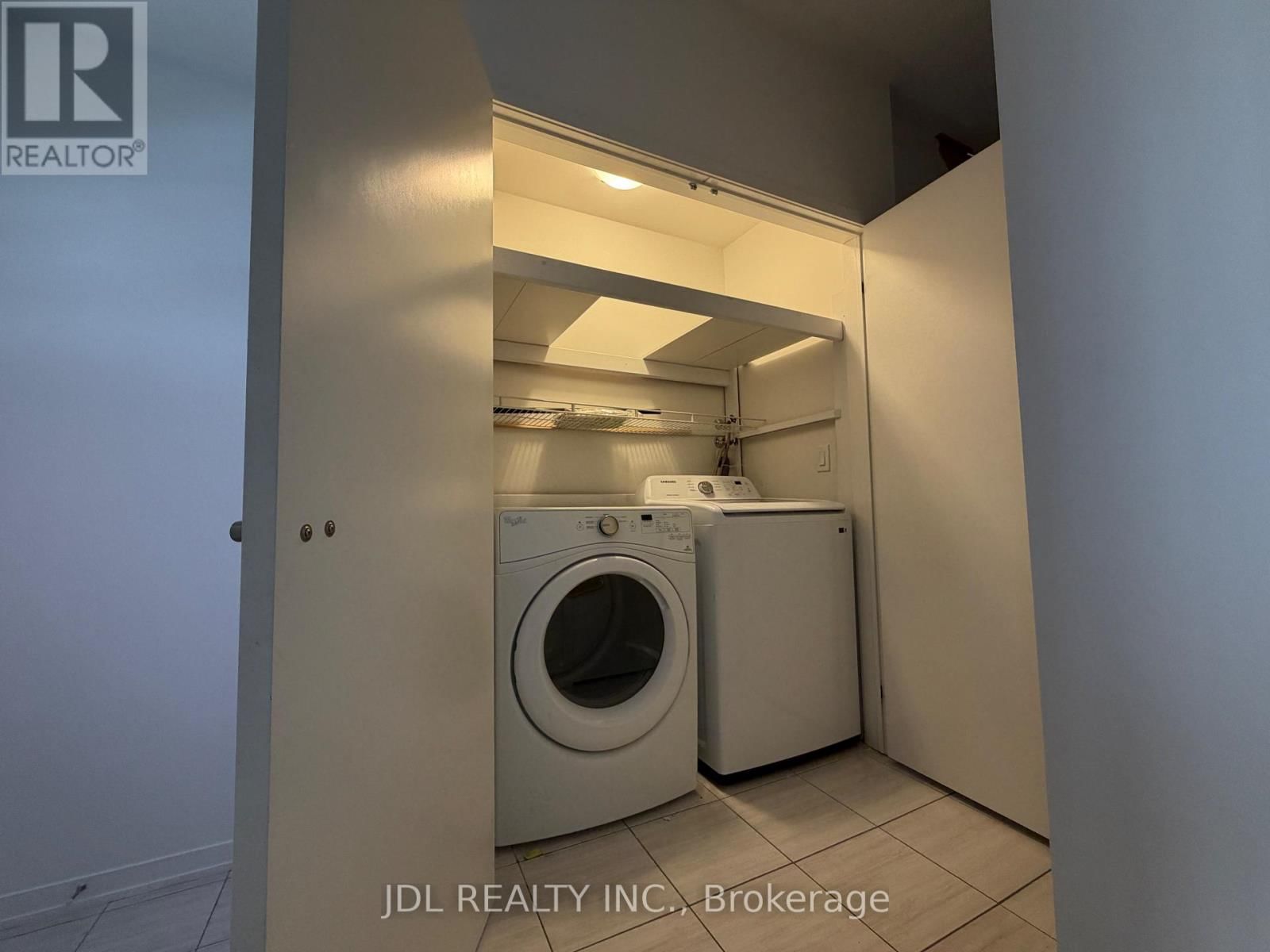 302 CLAY STONES STREET Image 23