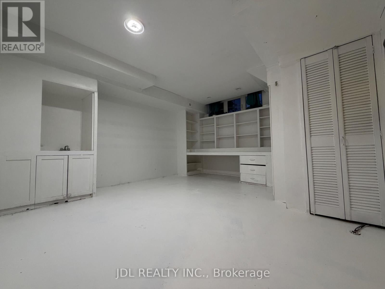 302 CLAY STONES STREET Image 24