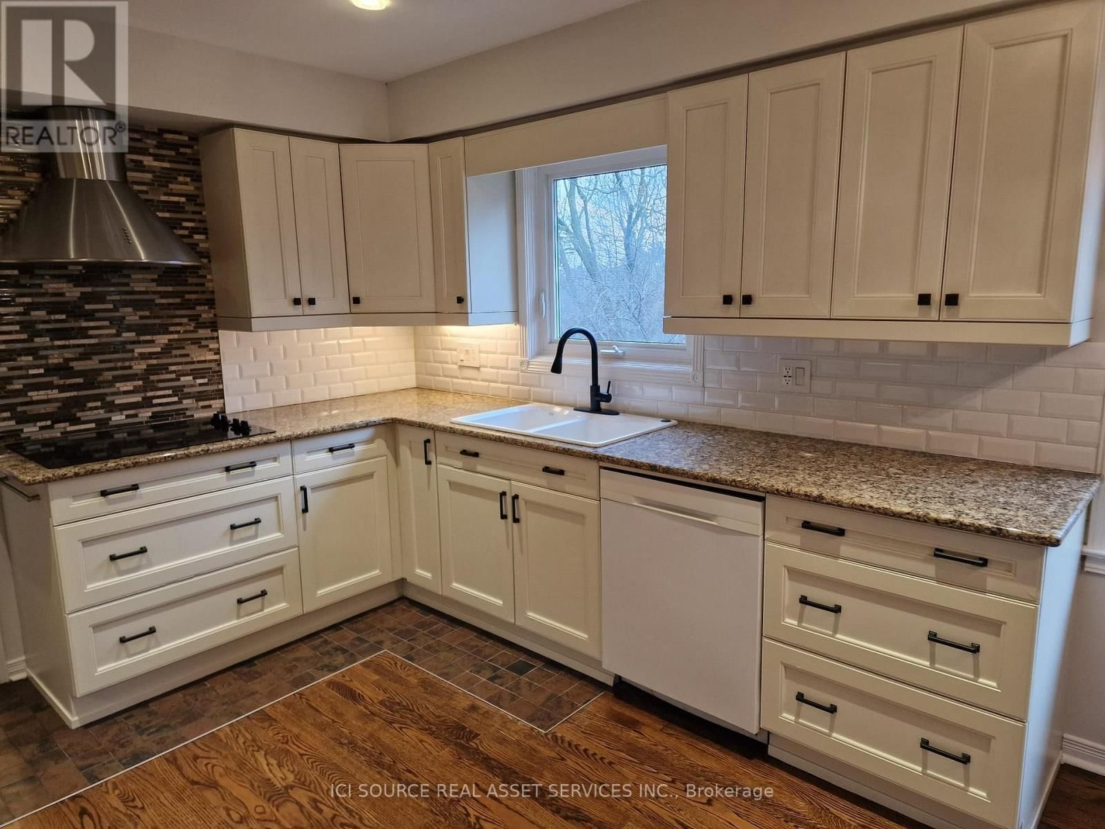 29 BUCKS GREEN ROAD Image 10